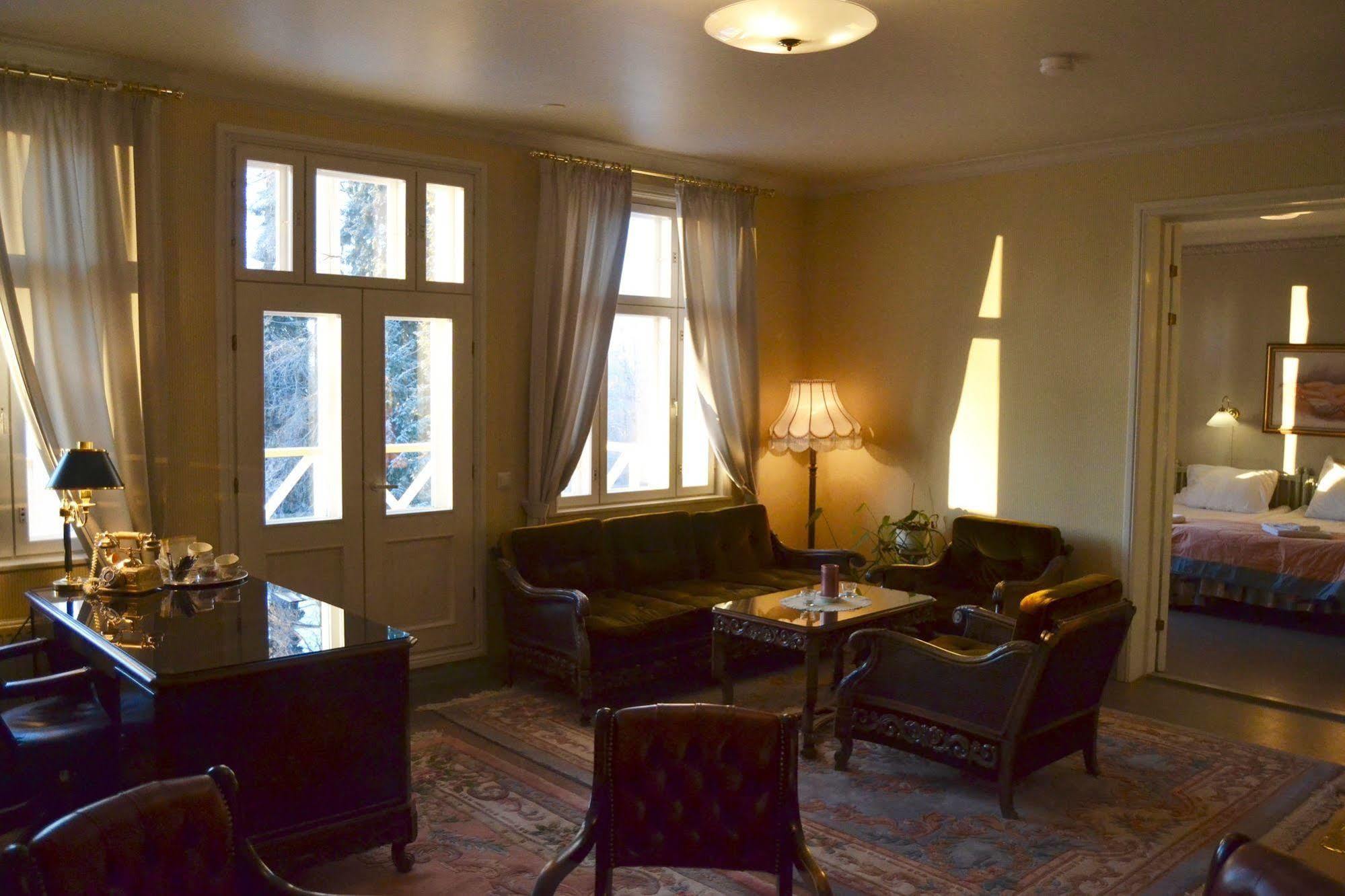 Hotel Karolineburg Manor House Kajaani